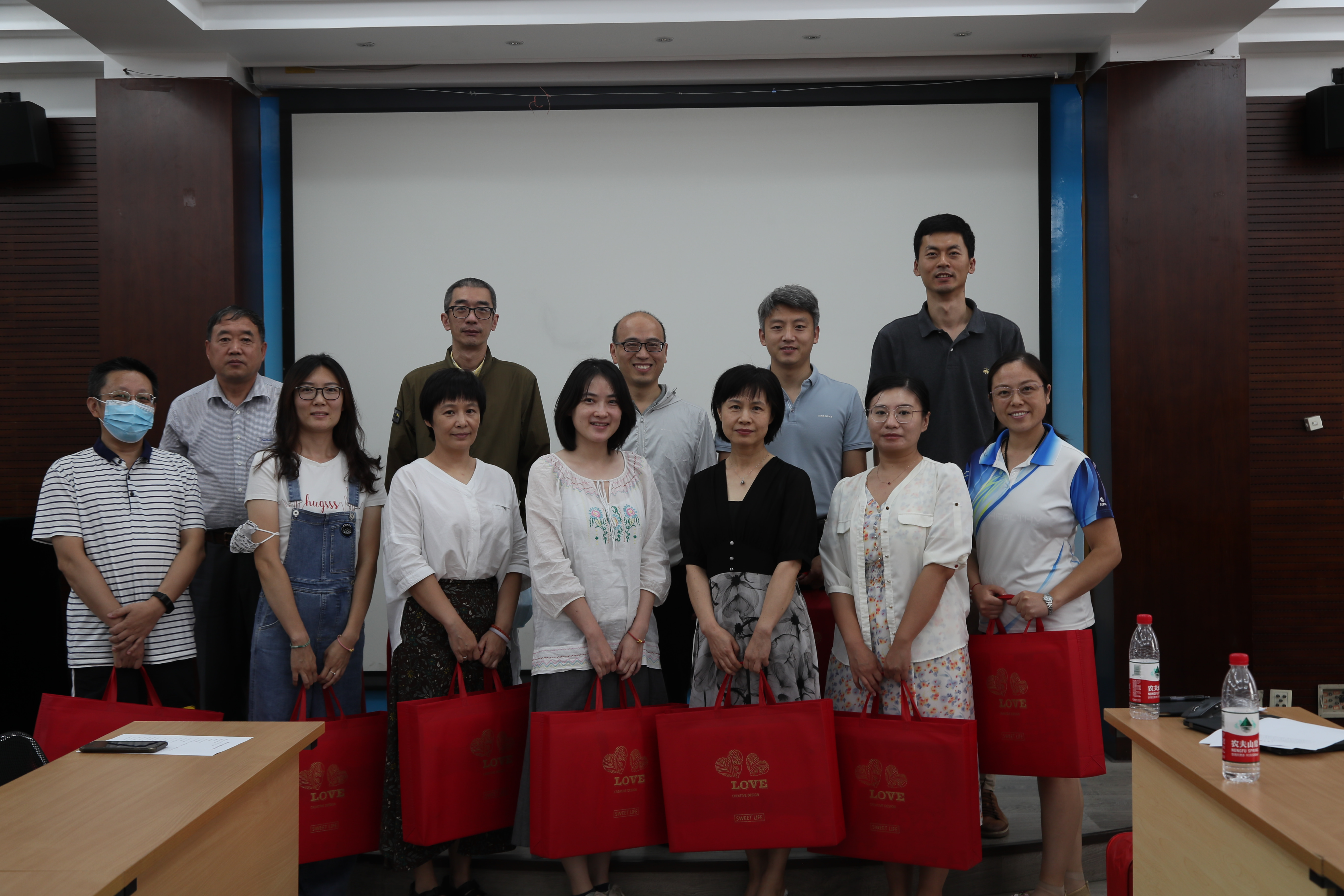 1631759008694023085.jpg 20210826-土水学院分工会工作研讨会-刘宇飞-参会人员合影-min.jpg