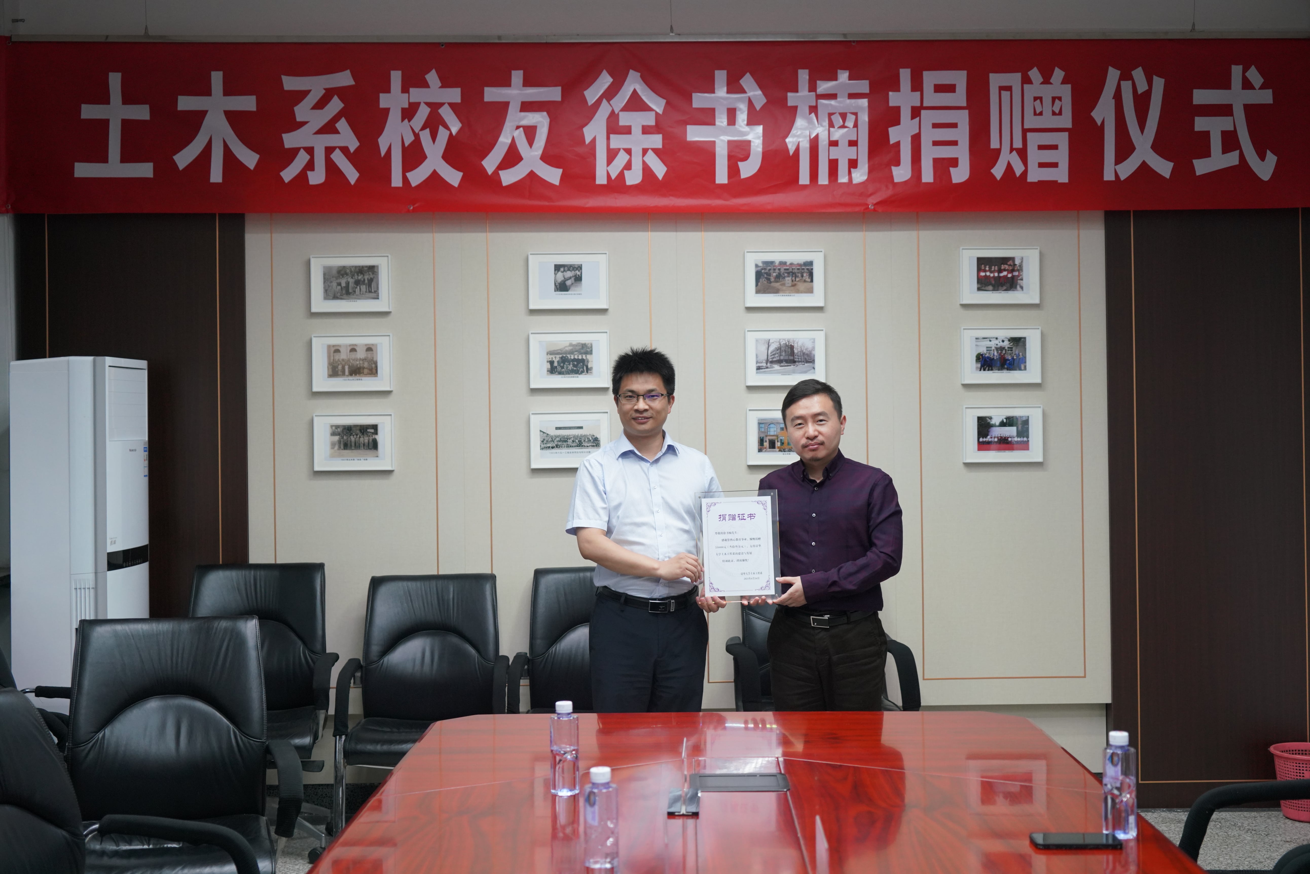 1624326870282021999.jpg 20210616-徐书楠捐赠仪式-徐书楠王强合影1-min.jpg