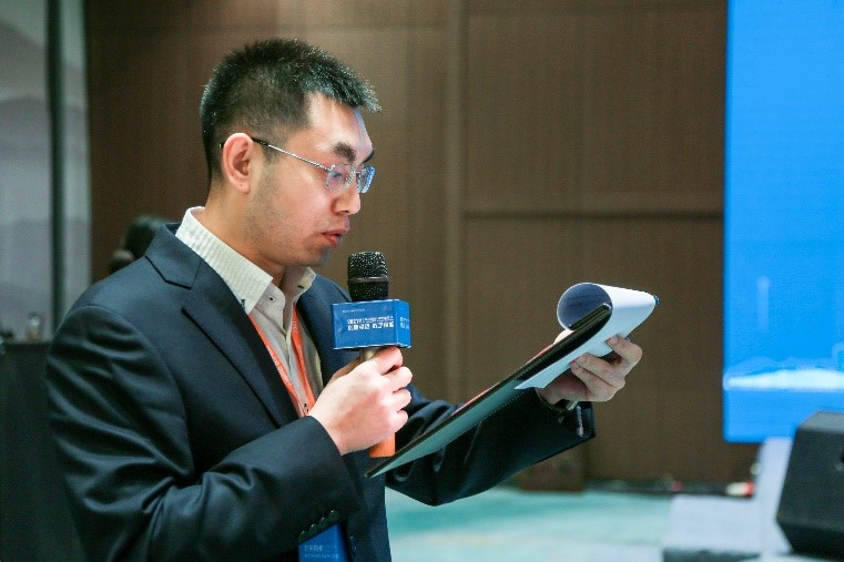 1649386859776059789.jpg 胡振中.jpg